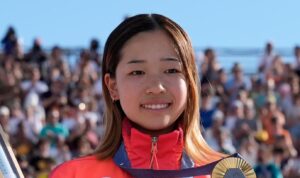 吉沢恋さん　笑顔